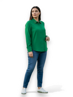 Camisa con pedrería en puño